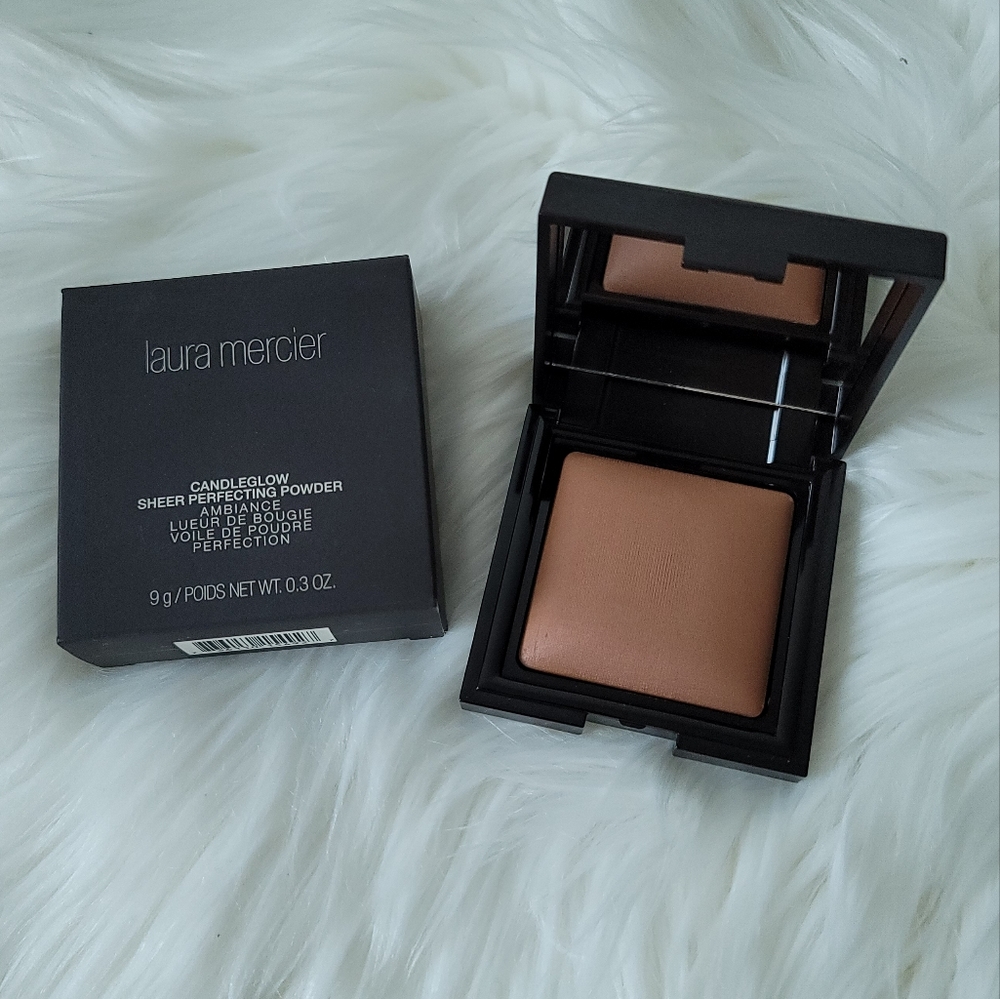 NEW Laura Mercier Powder - Picture 2 of 4